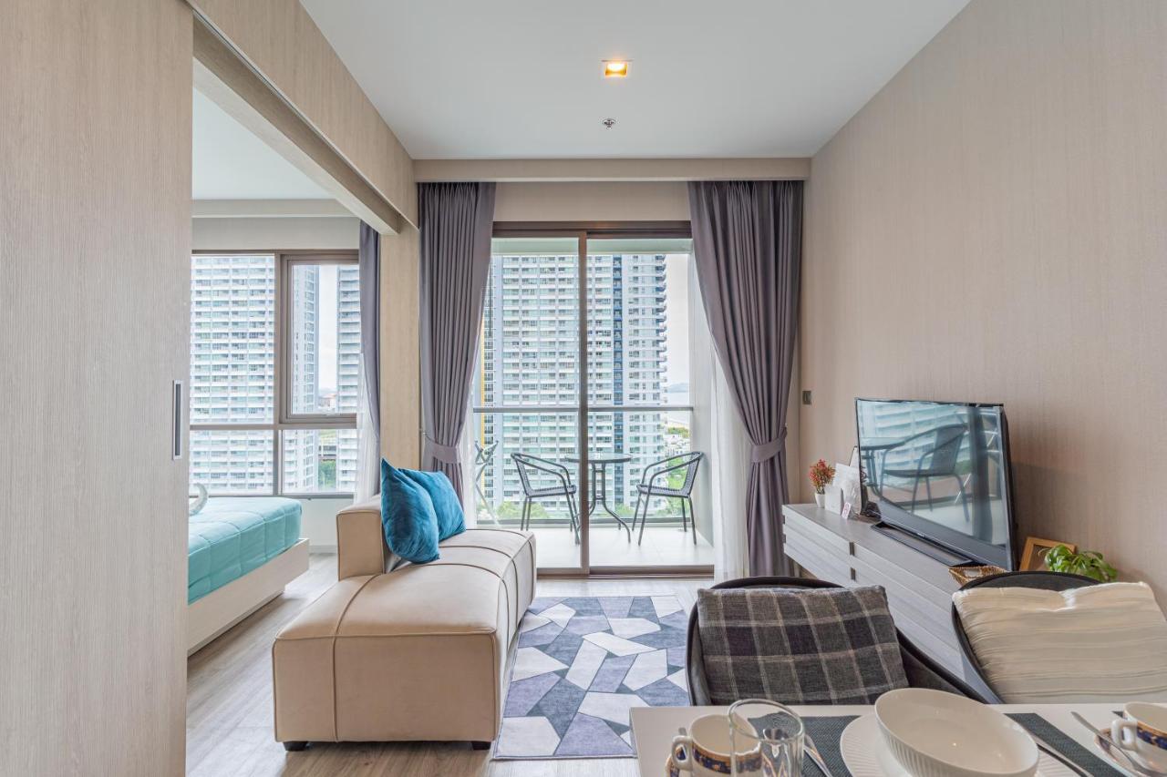 Aeras Beachfront Condominium Jomtien Beach Buitenkant foto