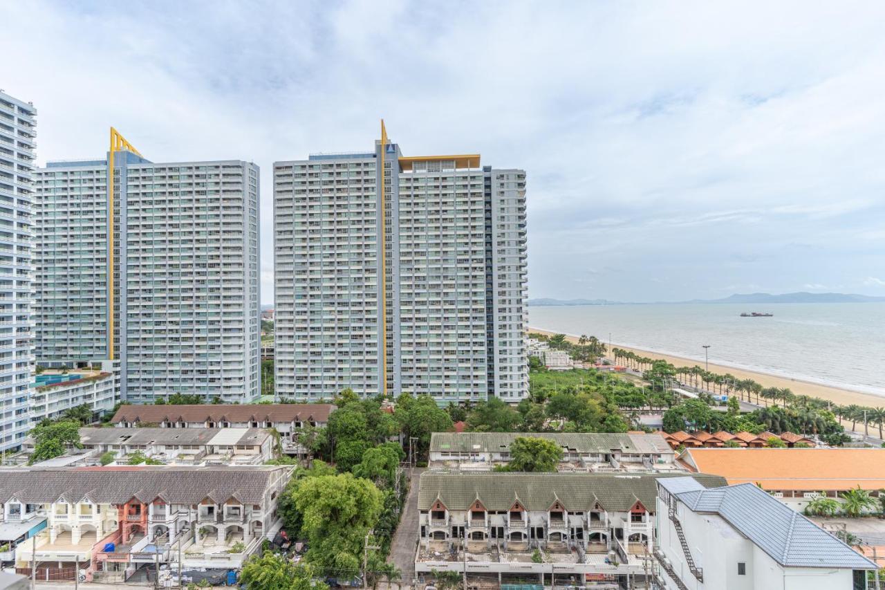Aeras Beachfront Condominium Jomtien Beach Buitenkant foto
